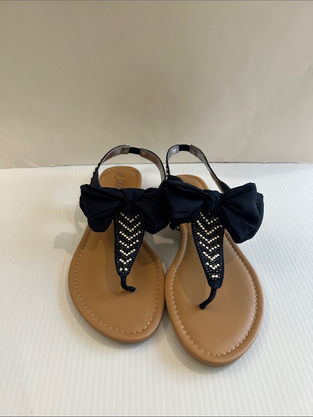 New Wild Pair Women’s Navy Bow T-Strap Sandals in Size 9